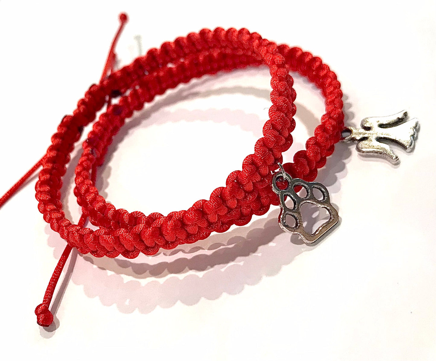 Dámske pletené náramky set 2 ks s príveskami červené-Bracelets-DIARAfashion-DIARA.sk