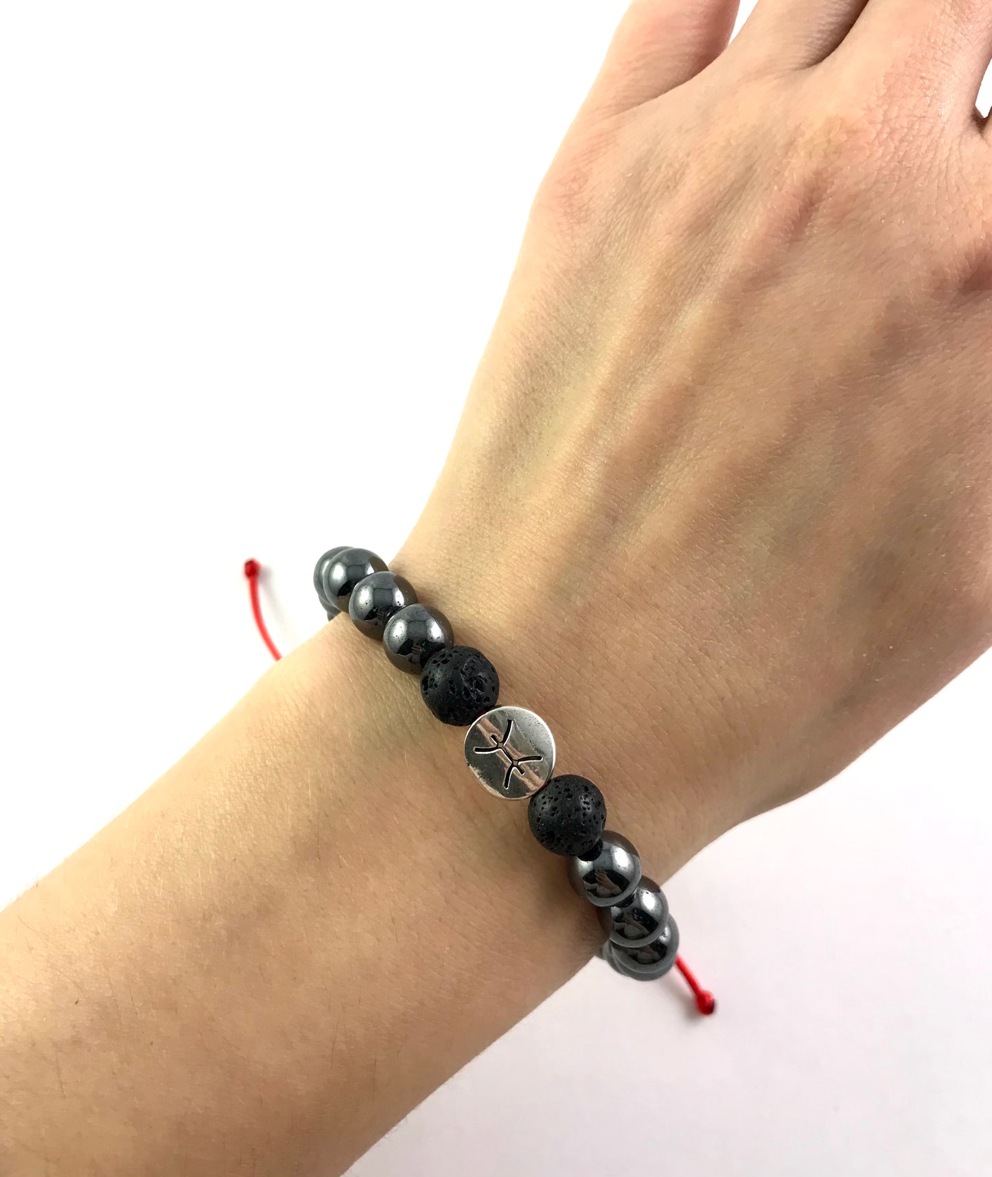 Náramok z minerálov zverokruh Hematit a Lávový kameň 8 mm červená šnúrka-Bracelets-DIARAfashion-Dámsky-Vodnár-DIARA.sk