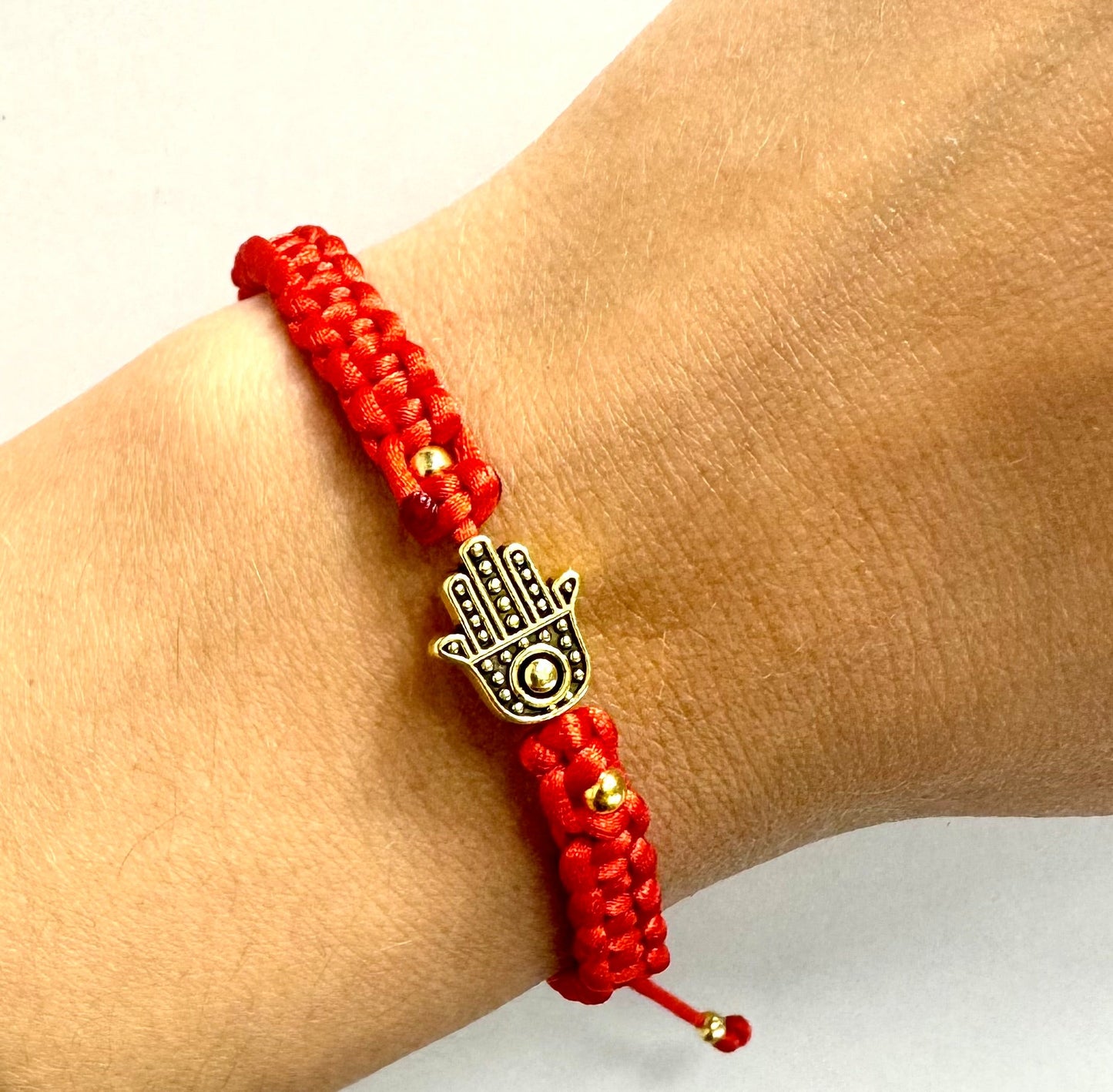 Pletený dámsky červený náramok ruka Fatimy - hamsa zlatá-Bracelets-DIARA.sk-DIARA.sk