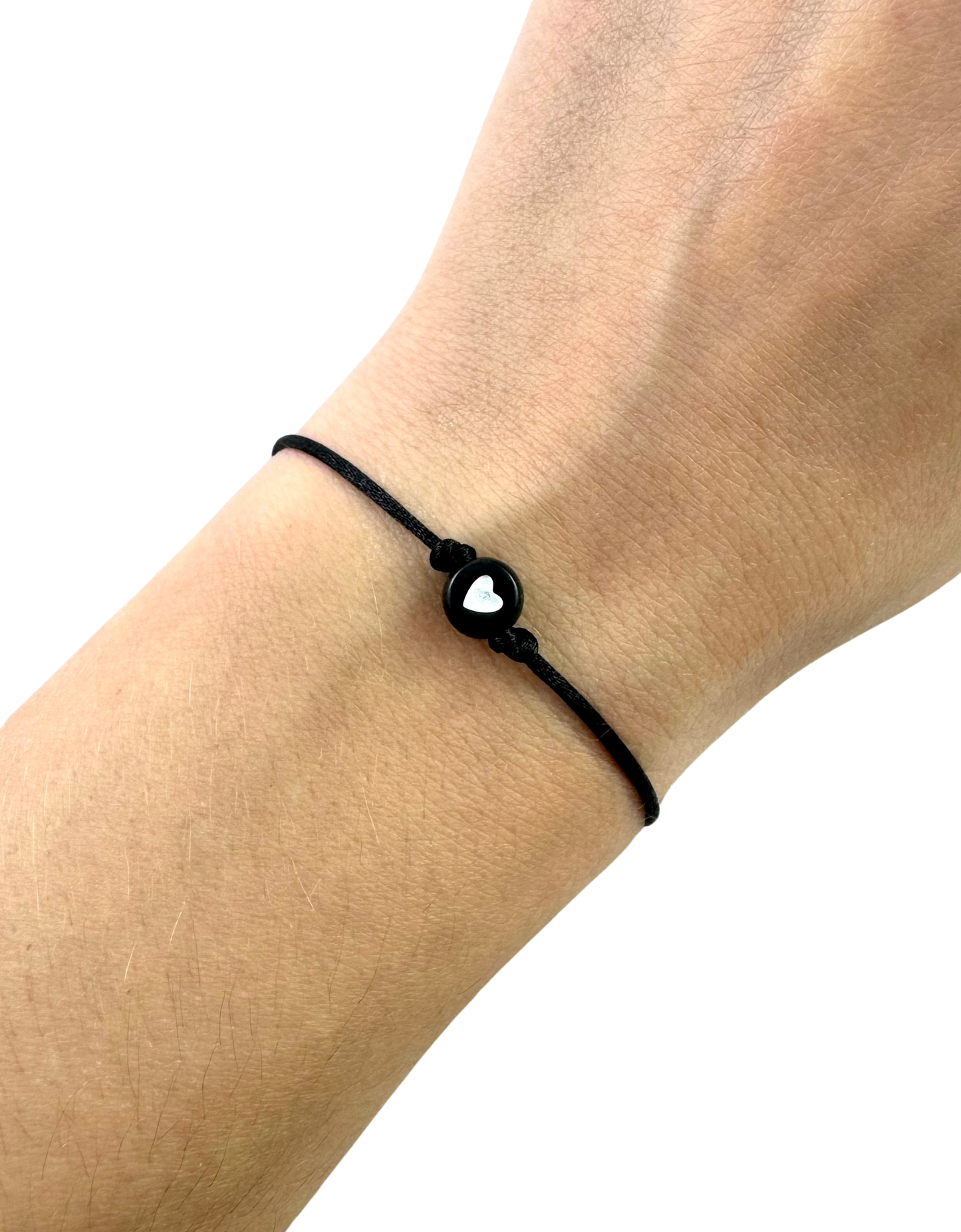 Tenký šnúrkový náramok s čiernym srdiečkom-Bracelets-DIARA-Dámsky-Čierny-DIARA.sk