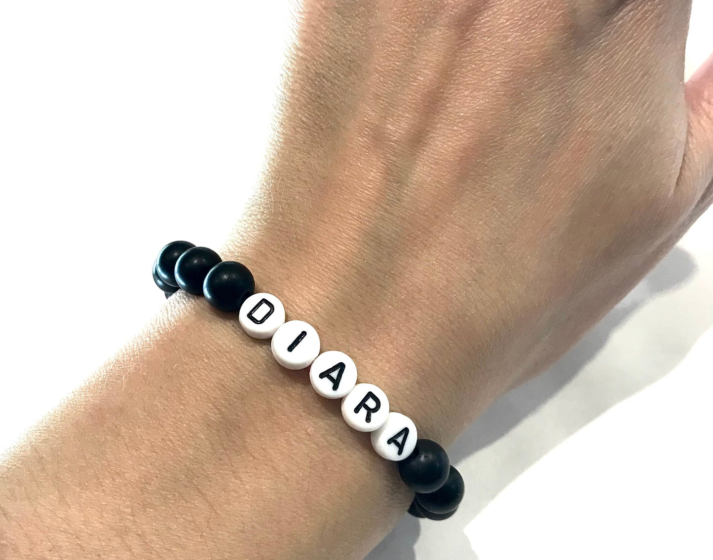 Náramok s menom z čiernych korálok-Bracelets-DIARAfashion-Dámsky-DIARA.sk