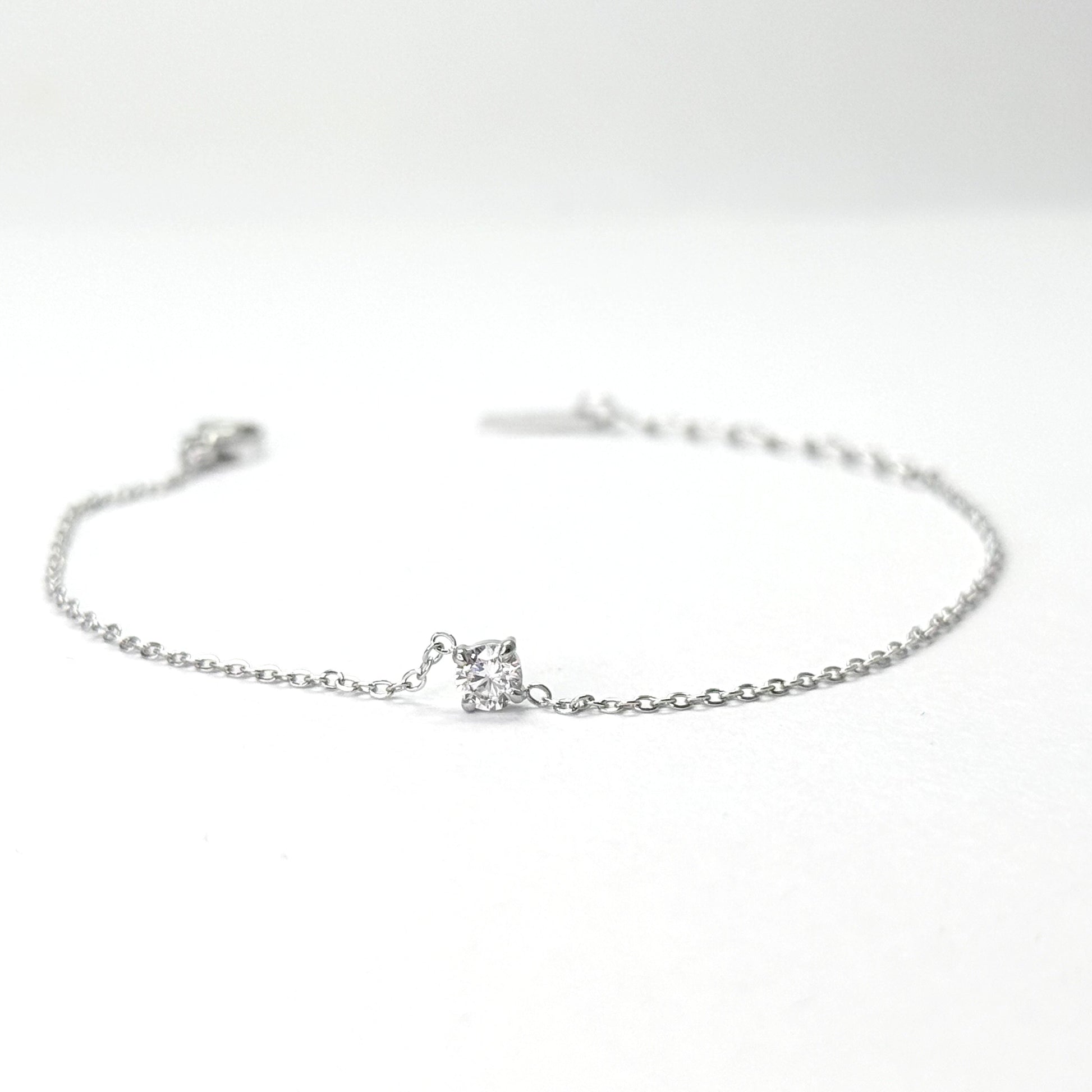Jemný náramok z chirurgickej ocele s kamienkom strieborný-Bracelets-DIARA.sk-DIARA.sk