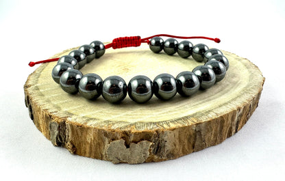 Náramok z minerálov Hematit 10 mm sivý na červenej šnúrke-Bracelets-DIARAfashion-Dámsky-DIARA.sk