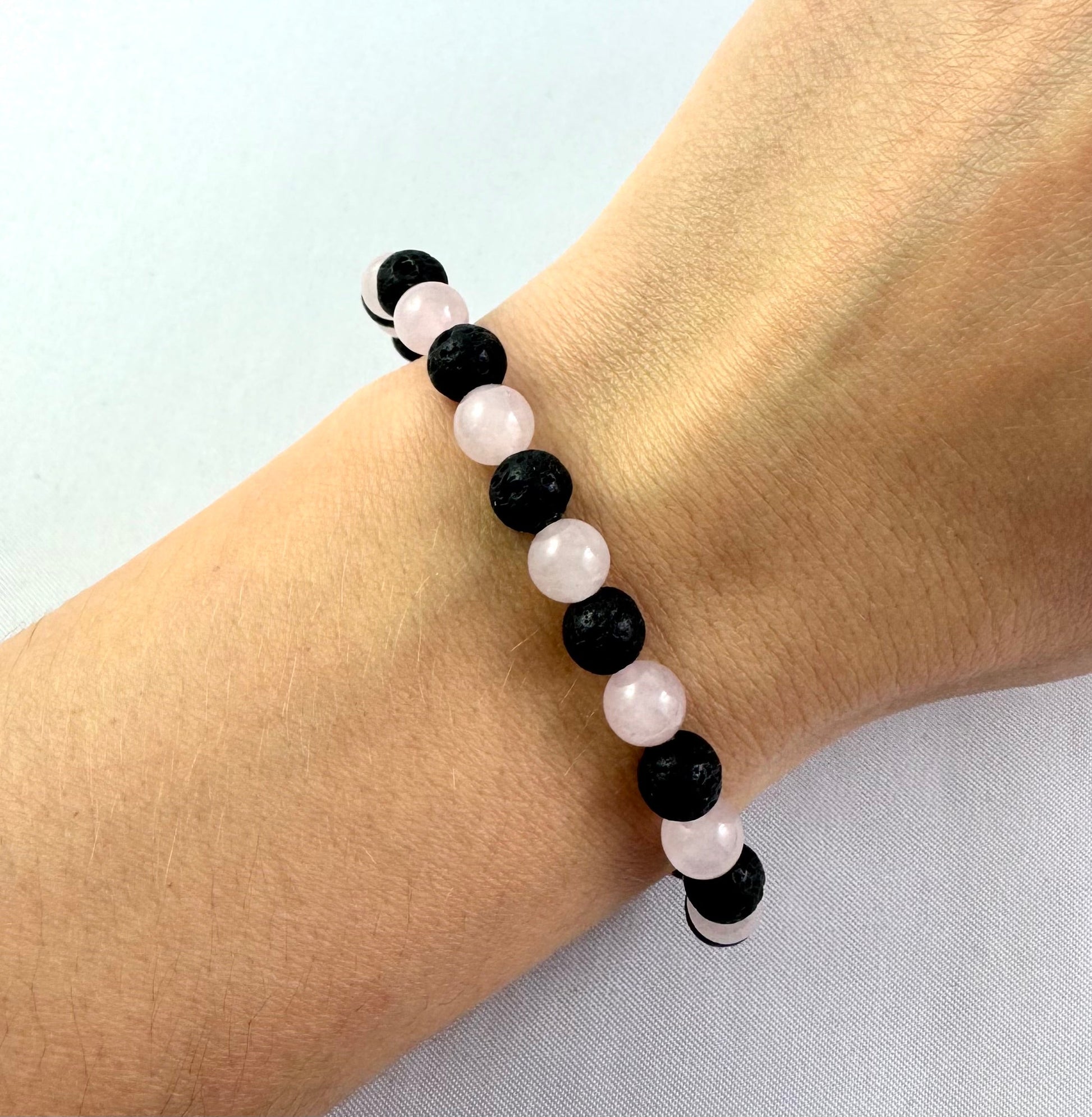 Náramok z minerálov Ruženín a Lávový kameň 6 mm-DIARAfashion-DIARA.sk