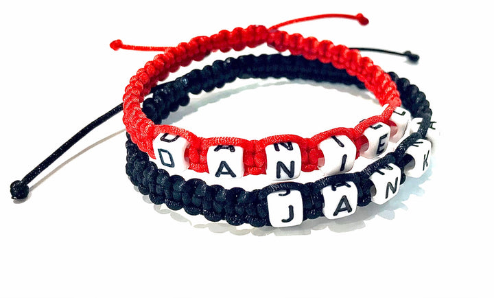 Pletené náramky pre páry s menom 2 ks - kocky červený a čierny