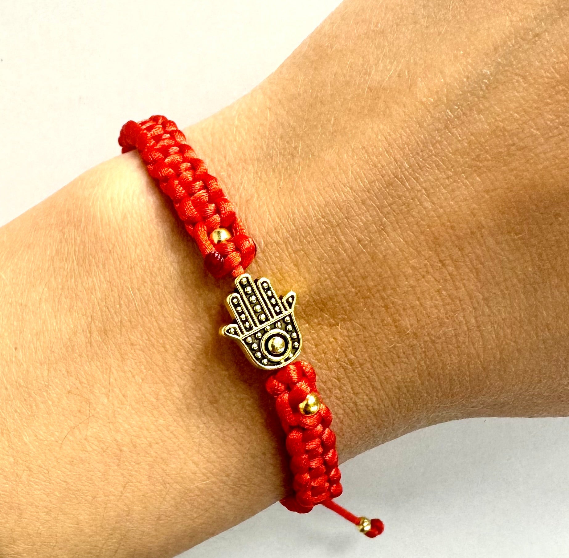 Pletený dámsky červený náramok ruka Fatimy - hamsa zlatá-Bracelets-DIARA.sk-DIARA.sk