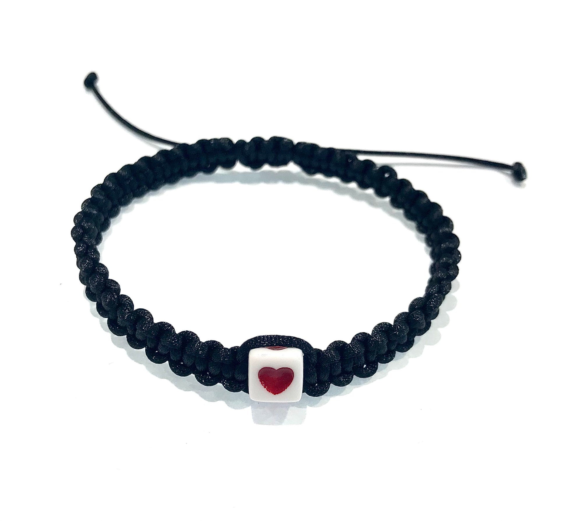 Pletený šnúrkový náramok so srdiečkom čierny-Bracelets-DIARAfashion-Dámsky-DIARA.sk