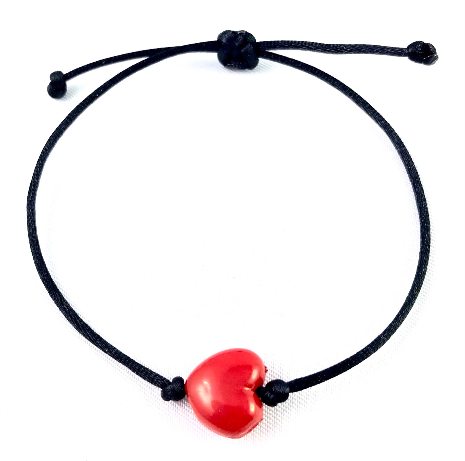 Tenký šnúrkový náramok so srdiečkom červený čierny-Bracelets-DIARAfashion-Dámsky-Červený-DIARA.sk