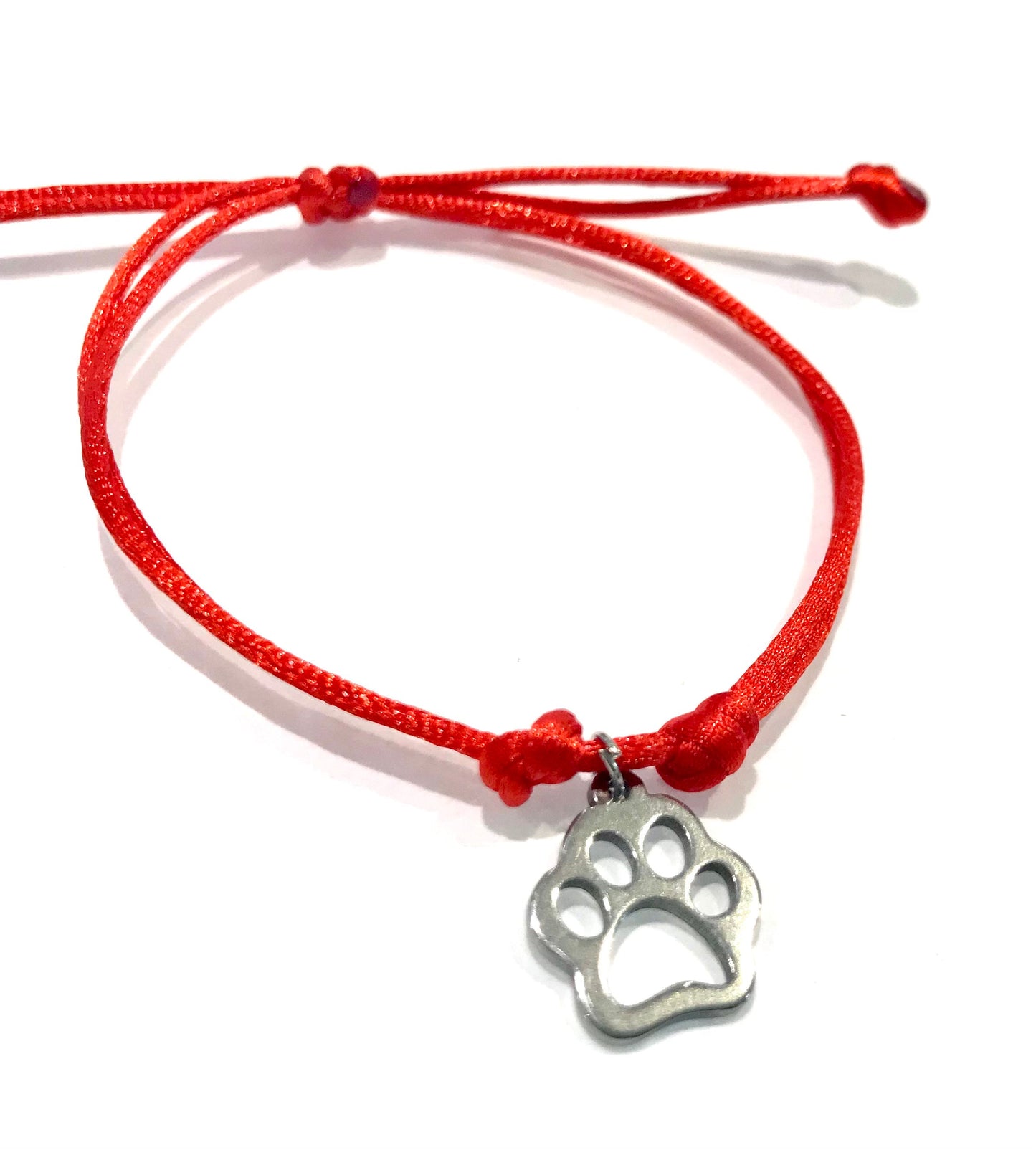 Dámsky šnúrkový náramok s príveskom psia labka z chirurgickej ocele-Bracelets-DIARAfashion-Červená-DIARA.sk