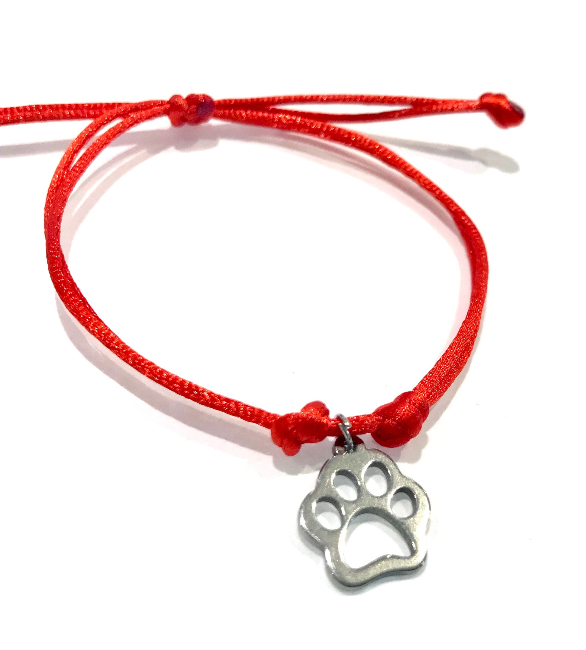 Dámsky šnúrkový náramok s príveskom psia labka z chirurgickej ocele-Bracelets-DIARAfashion-Červená-DIARA.sk