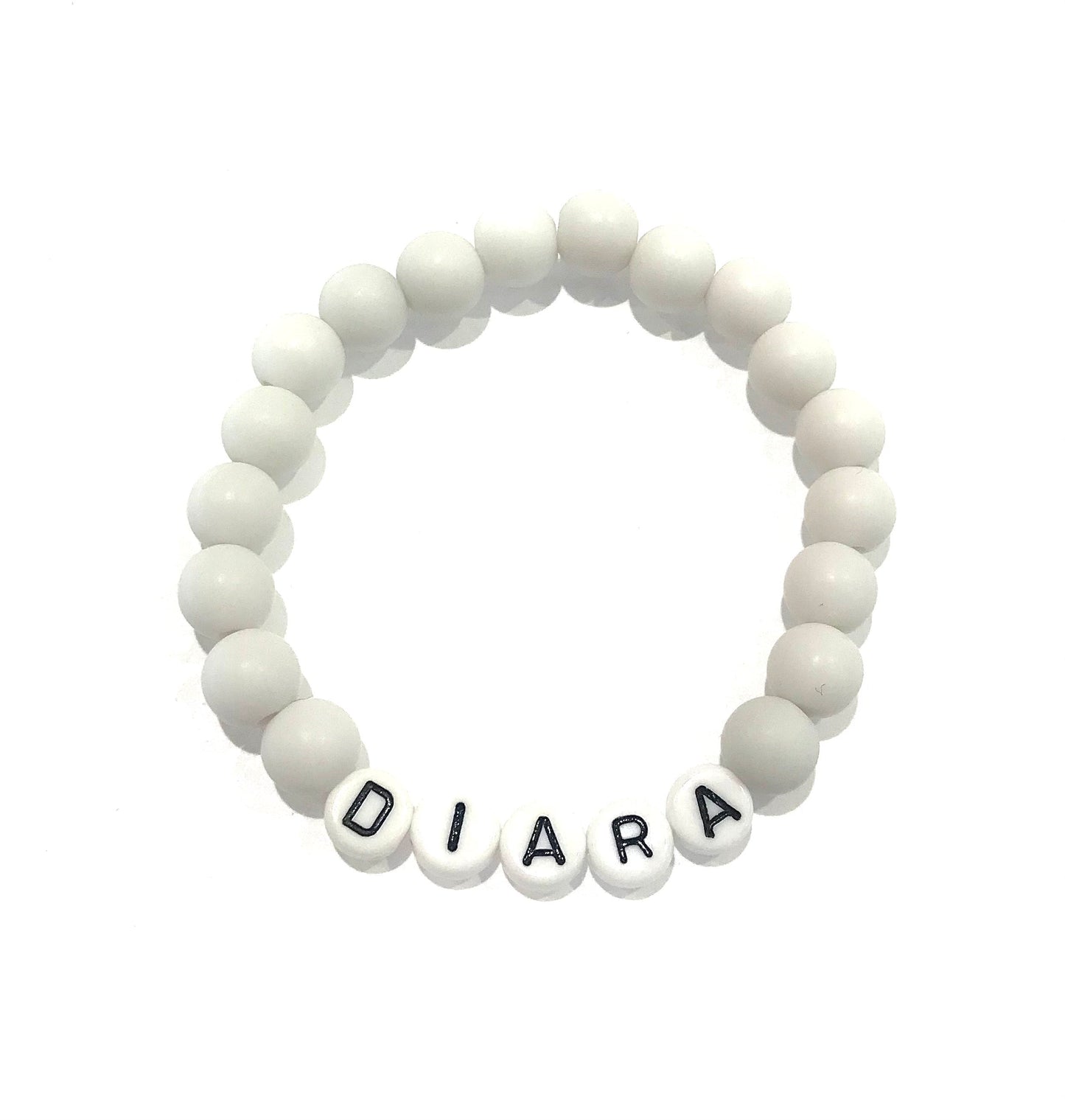 Náramok s menom z bielych korálok-Bracelets-DIARAfashion-Dámsky-DIARA.sk
