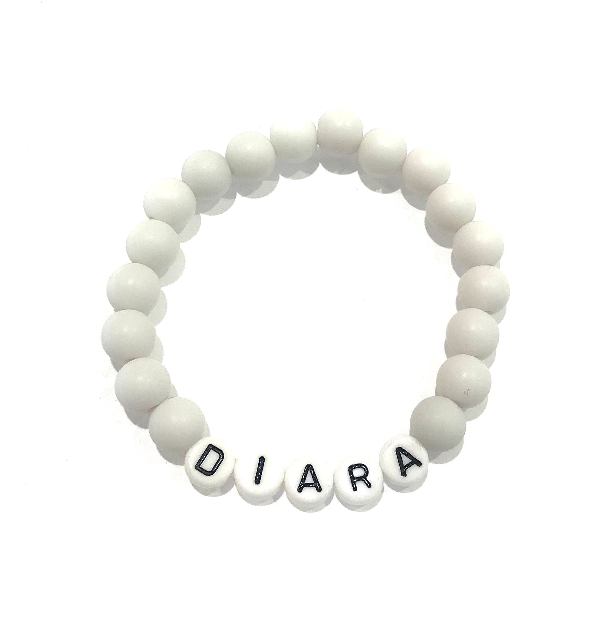 Náramok s menom z bielych korálok-Bracelets-DIARAfashion-Dámsky-DIARA.sk